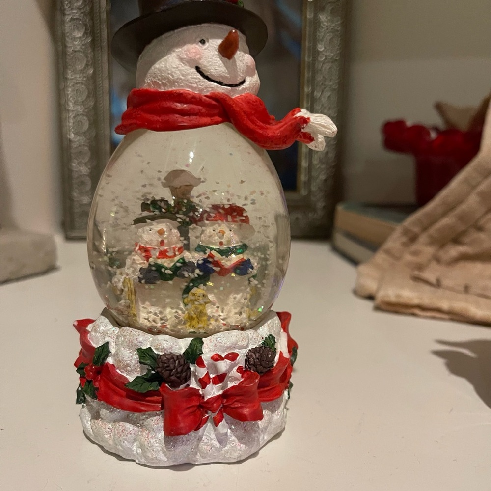 2 SNOWMAN DECORATIONS
 ~ a snowglobe and a trinket box - Picture 8 of 9